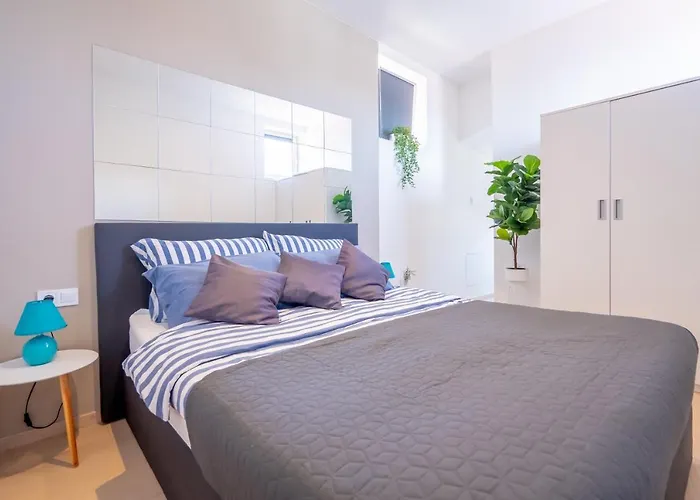 Fran Center بولا